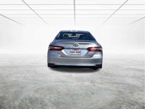 Used 2018 Toyota Camry L image 5