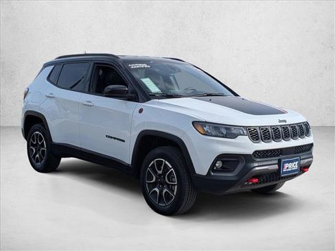 Used 2024 Jeep Compass Trailhawk AWD/4WD image 3