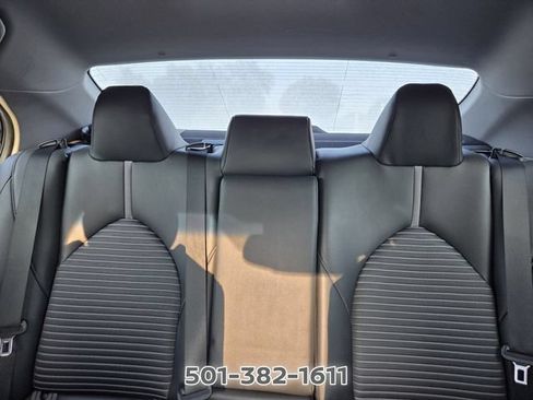 Used 2019 Toyota Camry SE w/ Convenience Package FWD image 12