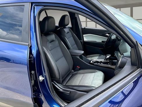 Used 2024 Chevrolet Trax LT w/ Driver Confidence Package FWD image 8