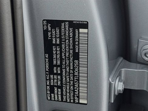 Certified 2026 Porsche Macan AWD/4WD image 36