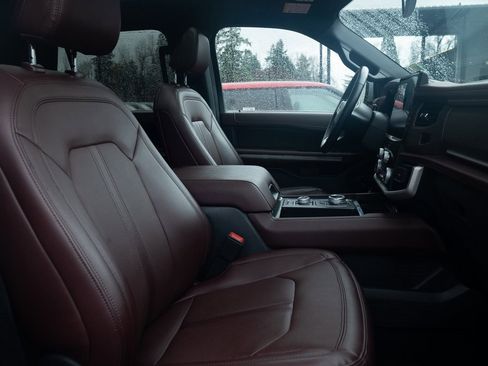 Used 2024 Ford Expedition Limited image 25