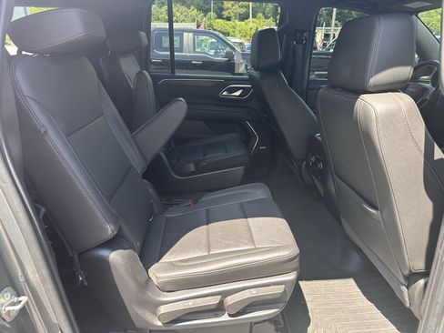 Used 2022 Chevrolet Suburban LT AWD/4WD image 16
