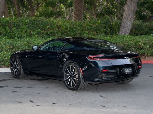 Used 2020 Aston Martin DB11 Coupe image 4