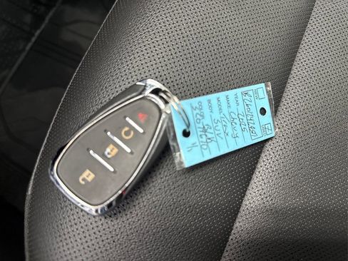 Used 2025 Chevrolet Trax RS image 36