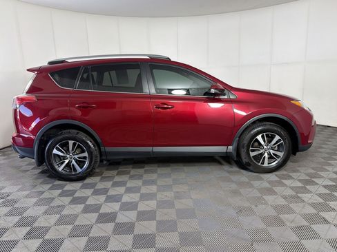 Used 2018 Toyota RAV4 XLE AWD/4WD image 8
