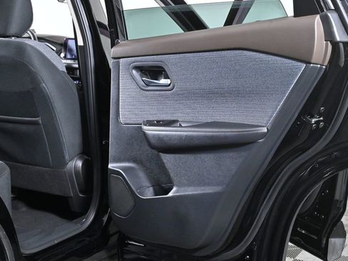 Certified 2023 Nissan Rogue SV image 30