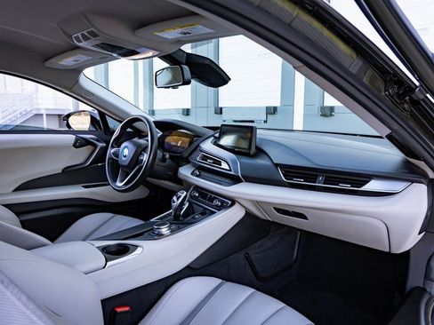 Used 2017 BMW i8 image 20