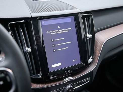 Certified 2023 Volvo XC60 B6 Ultimate w/ Protection Package Premier image 14