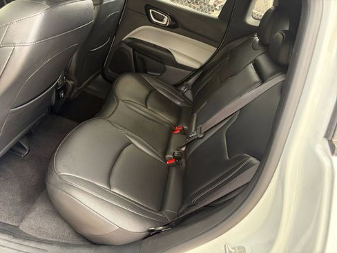 Used 2025 Jeep Compass Limited image 35