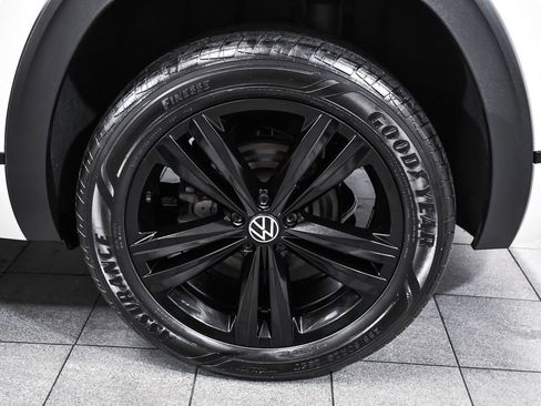 Used 2023 Volkswagen Atlas Cross Sport SEL R-Line image 8