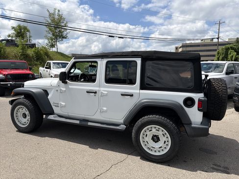 Used 2018 Jeep Wrangler Unlimited Sport S AWD/4WD image 7