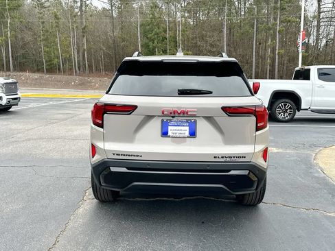 Used 2026 GMC Terrain Elevation w/ Elevation Premium Package FWD image 15