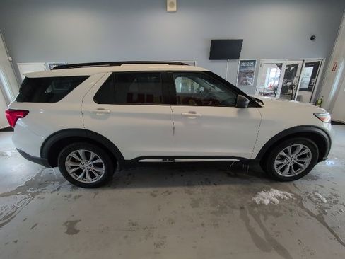 Used 2023 Ford Explorer XLT image 6