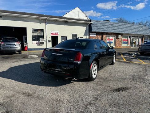 Used 2019 Chrysler 300 Touring w/ Sport Appearance Package image 14