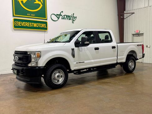 Used 2022 Ford F250 XL w/ Power Equipment Group AWD/4WD image 3