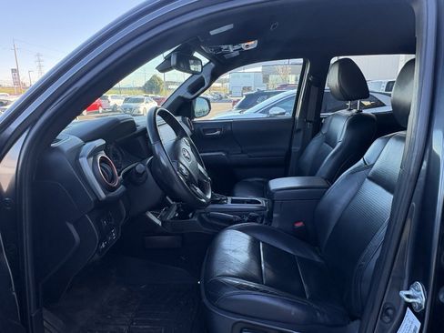 Used 2021 Toyota Tacoma TRD Off-Road w/ TRD Premium Off Road Package image 11