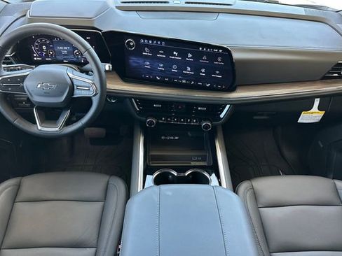 New 2026 Chevrolet Suburban Z71 w/ Z71 Off-Road Package AWD/4WD image 18