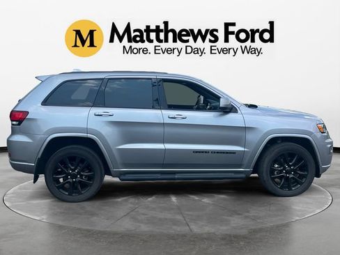 Used 2019 Jeep Cherokee Limited AWD/4WD image 6