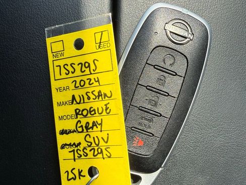 Used 2024 Nissan Rogue SV FWD image 15