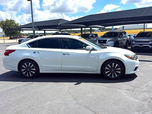 Used 2016 Nissan Altima 2.5 SL w/ 2.5 Technology w/LED Package FWD image 3