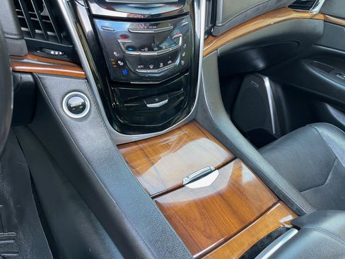 Used 2017 Cadillac Escalade ESV Premium Luxury image 35