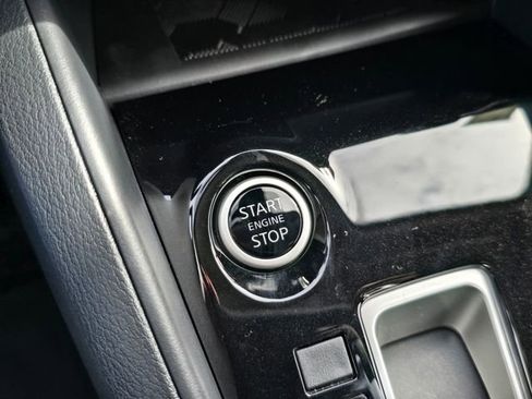 New 2025 Nissan Versa SR image 28