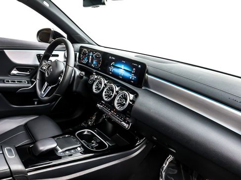 Used 2023 Mercedes-Benz CLA 250 image 16