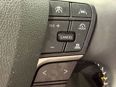 Used 2025 Toyota Camry SE w/ Convenience Package image 16