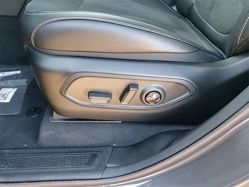 New 2025 Jeep Grand Cherokee Altitude image 12