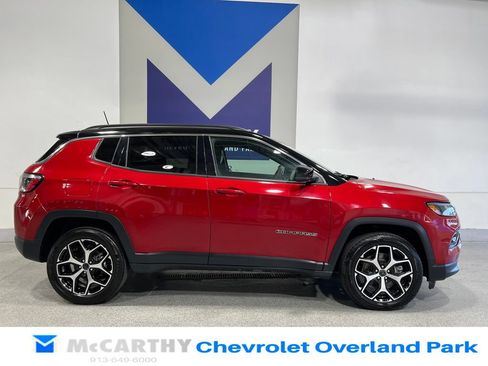 Used 2025 Jeep Compass Limited AWD/4WD image 4