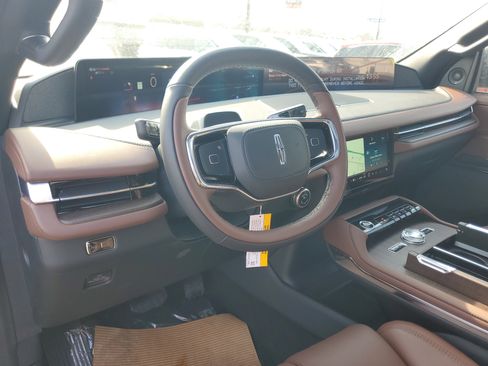 New 2026 Lincoln Navigator Reserve image 12