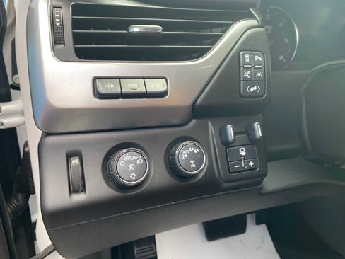 Used 2020 Chevrolet Suburban Premier w/ Premier Plus Edition image 18