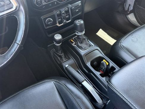 Used 2022 Jeep Wrangler Unlimited Sahara w/ Cold Weather Group AWD/4WD image 26