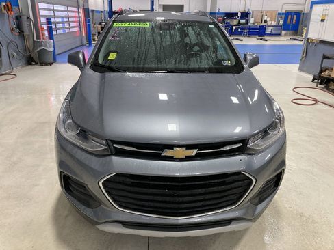 Used 2020 Chevrolet Trax LT w/ LT Convenience Package AWD/4WD image 2