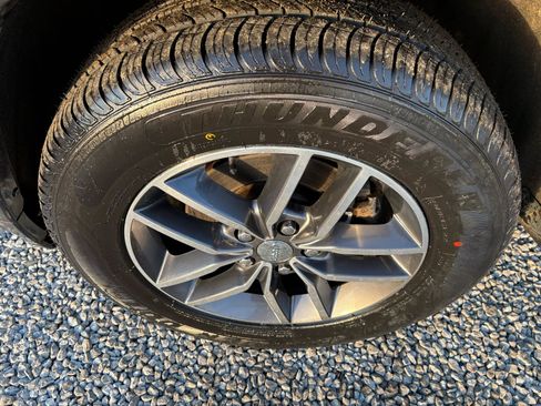 Used 2018 Jeep Grand Cherokee Limited image 23