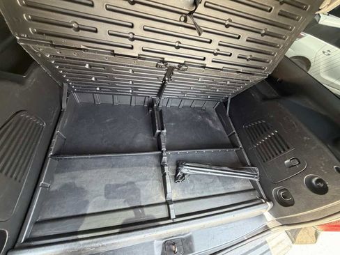 Used 2018 Chevrolet Suburban LS RWD image 27
