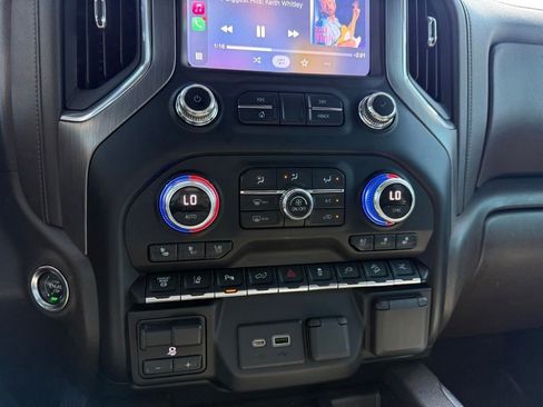 Used 2022 GMC Sierra 3500 Denali w/ Denali Ultimate Package AWD/4WD image 18