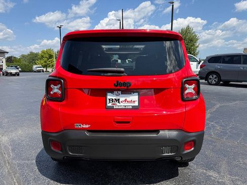 Used 2019 Jeep Renegade Altitude w/ UConnect 8.4 Nav Group FWD image 6