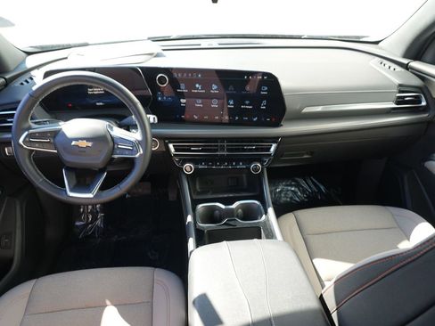 Used 2025 Chevrolet Traverse LT image 25