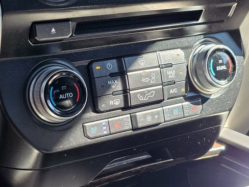 Used 2015 Ford F150 Platinum w/ Equipment Group 701A Luxury image 40