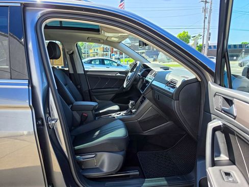 Certified 2023 Volkswagen Tiguan SE w/ Panoramic Sunroof Package AWD/4WD image 28