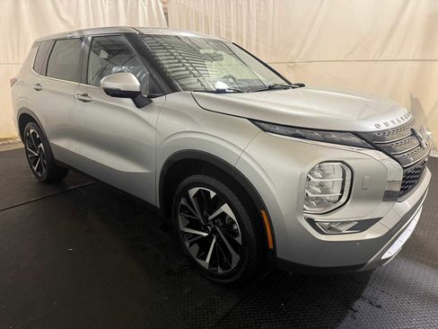 Used 2023 Mitsubishi Outlander SE image 10