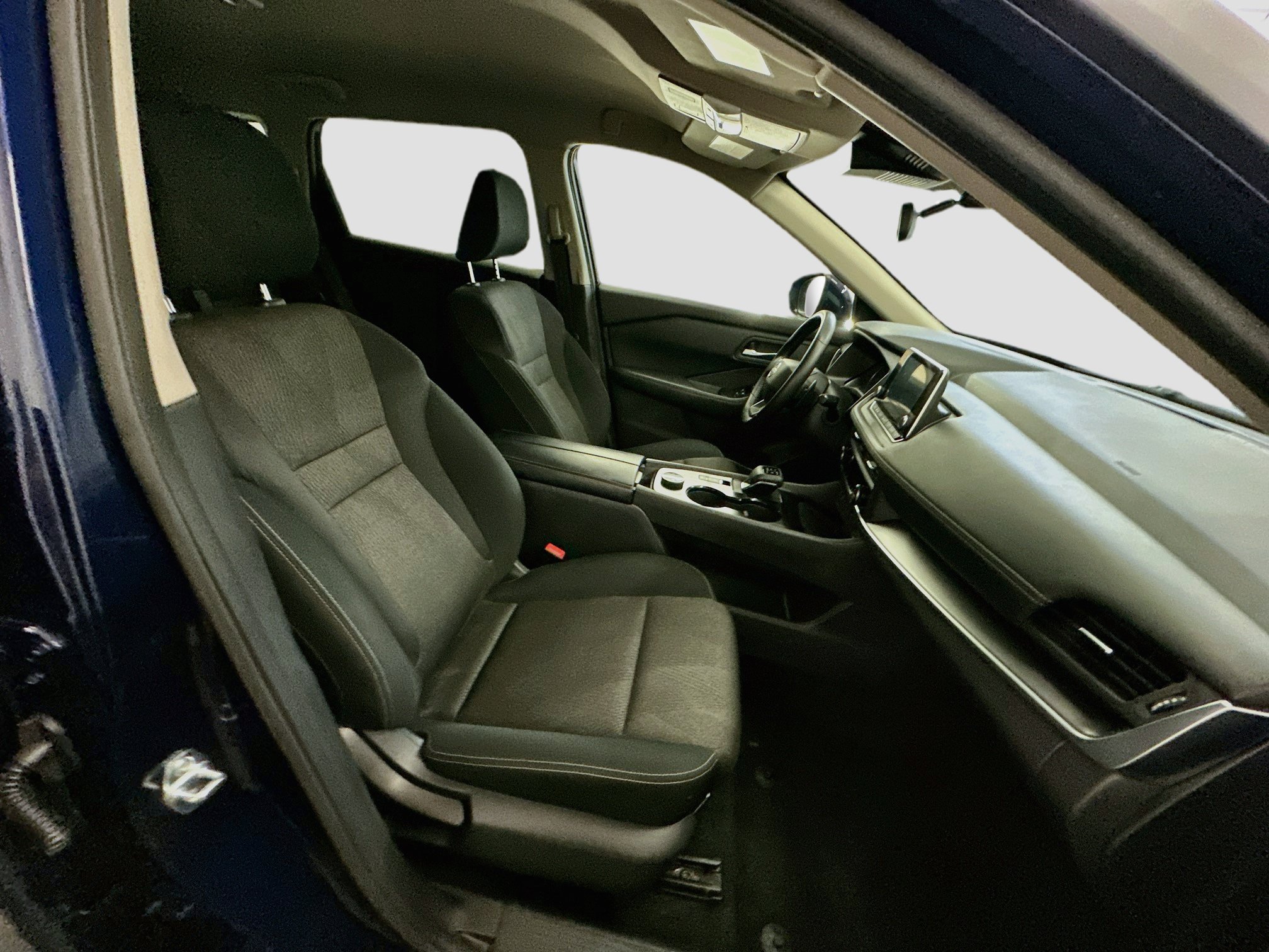Used 2025 Nissan Rogue SV AWD/4WD image 32