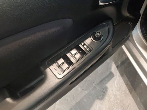 Used 2013 Chrysler 200 Touring FWD image 13