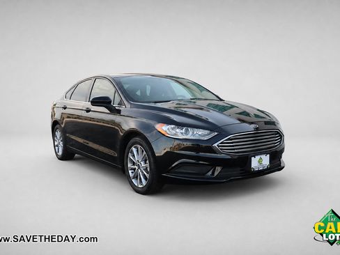 Used 2017 Ford Fusion SE FWD image 10