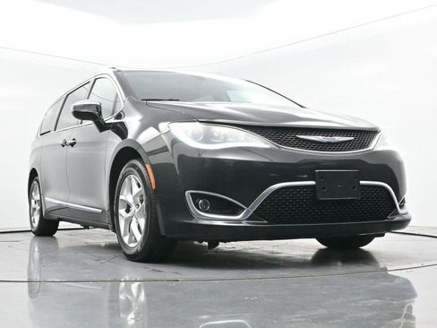 Used 2020 Chrysler Pacifica Limited FWD image 45