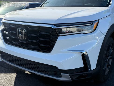 Used 2023 Honda Pilot Elite image 9