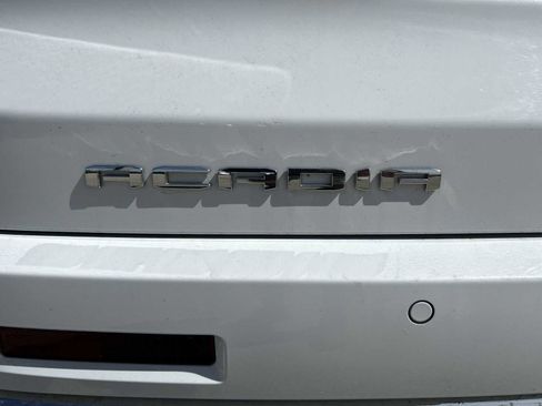 Used 2023 GMC Acadia Denali image 32