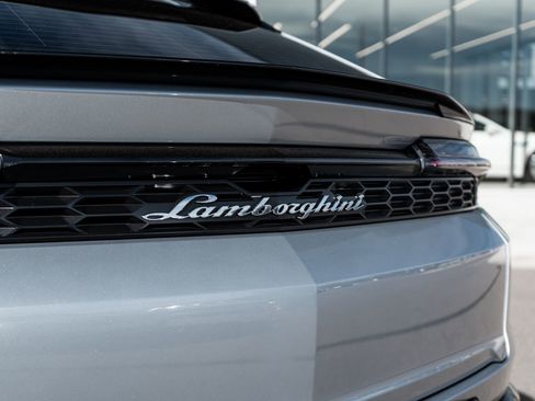 Used 2025 Lamborghini Urus SE image 10